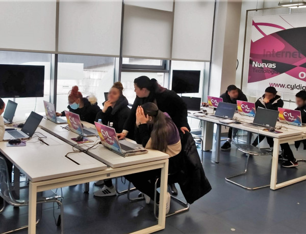 El grupo de jóvenes, en el Espacio CyL Digital de Salamanca