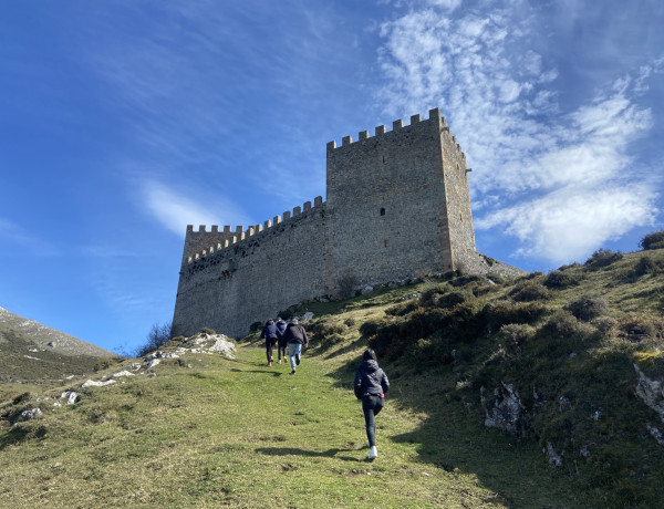 Jóvenes del Programa de Inclusión Social de Cantabria realizan una salida a la estación de Alto Campoo