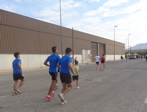 Club de atletismo 'A tota marxa', centro La Villa. Carrera Solidaria Cartonajes Salinas. Fundación Diagrama. 