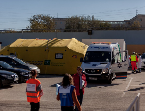 Los jóvenes atendidos en el centro ‘Las Lagunillas’ colaboran en un simulacro de evacuación junto a la delegada del Gobierno en Jaén. Fundación Diagrama 2017. 