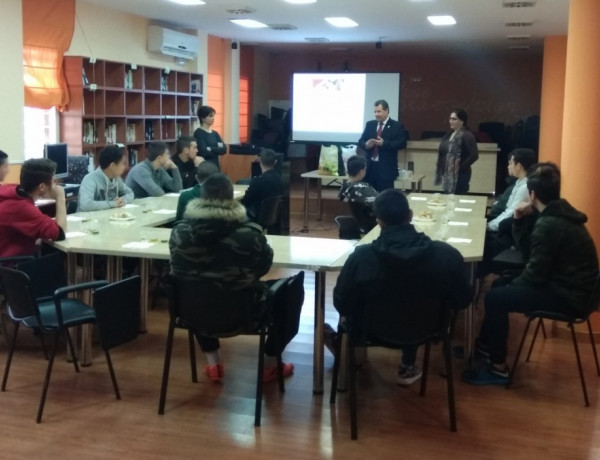 Los menores atendidos en el centro ‘Las Lagunillas’ de Jaén participan en un taller sobre alimentación saludable. Fundación Diagrama. Andalucía 2018. 
