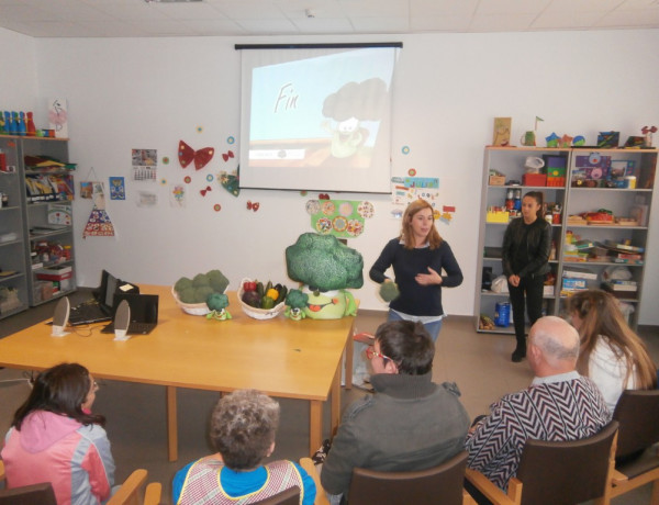 Las personas atendidas en el Centro de Día de Puerto Lumbreras (Murcia) participan en un taller sobre alimentación saludable. Fundación Diagrama 2018.