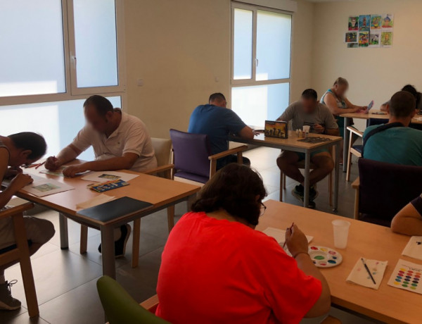 Las personas atendidas en el centro ‘Cristo de los Mineros’ de La Unión (Murcia) realizan un taller de arte. Fundación Diagrama. Murcia 2018.