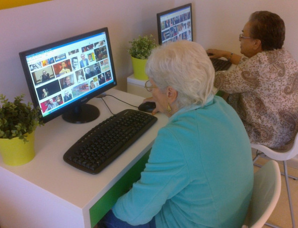 Inauguración del Aula de Informática para Mayores en la residencia ‘María de la Paz’ de Nerva (Huelva)