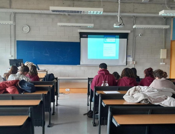 Una psicóloga de Fundación Diagrama realiza un taller de expresión emocional en las XXXI Jornadas de Psicología de la Universidad de las Islas Baleares