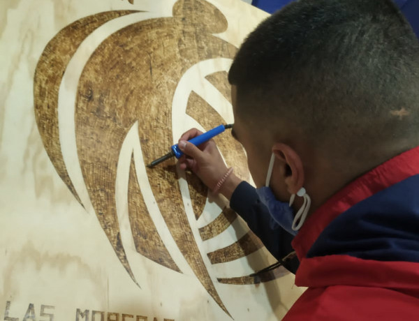 La técnica de pirograbado marca el nuevo taller prelaboral desarrollado en el centro educativo ‘Las Moreras’ de Murcia