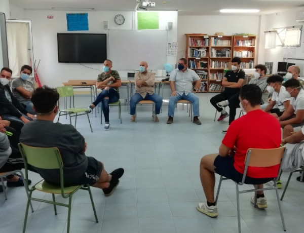 Usuarios y profesionales de la Fundación La Merced Migraciones Elche visitan la residencia socioeducativa ‘La Villa’ de Villena (Alicante)