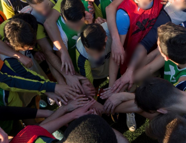 Jóvenes del centro ‘Pi Gros’ de Castellón visitan la ciudad deportiva del Villareal C.F. dentro de la iniciativa ‘Endavant Igual