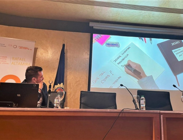 Cristóbal Úbeda, de Fundación Diagrama, en el curso “Violencia juvenil en tiempos de pandemia” de la Universidad de Alicante