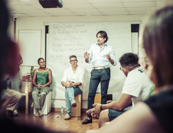 Visita del empresario Álvaro Moreno a las personas jóvenes del centro educativo Los Alcores
