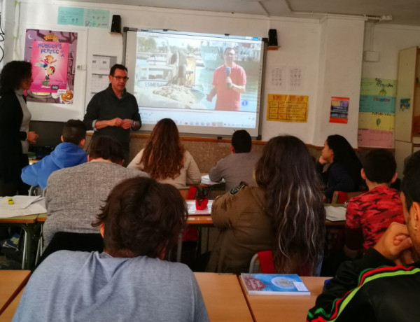 Los jóvenes en el centro ‘Campanar’ de Valencia asisten a una charla formativa del periodista de TVE Ernest Zurriaga. Fundación Diagrama 2018. Comunidad Valenciana. 