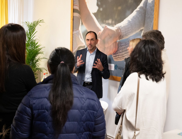 Visita de Felipe Guillermo del Baño a la vivienda tutelada 'Estreles de Mar'