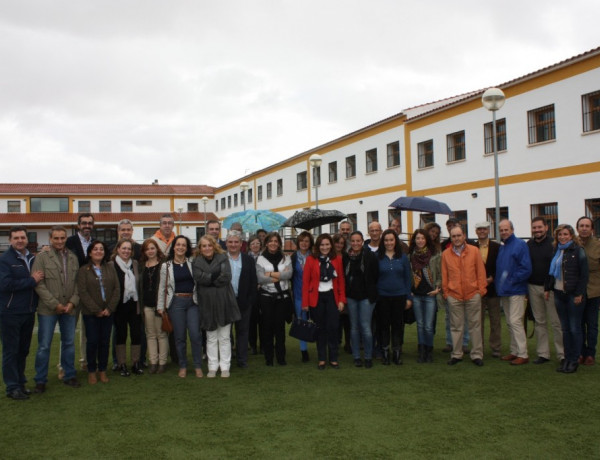 El equipo del centro ‘La Cañada’ de Fernán Caballero (Ciudad Real) muestra su labor formativa a la comunidad educativa de la provincia