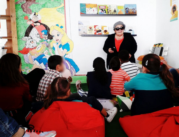 Los jóvenes de los centros ‘Valsequillo’ y ‘Cachibache’ de Las Palmas de Gran Canaria participan en una sesión de lectura con la autora Pepa Aurora. Fundación Diagrama 2018.