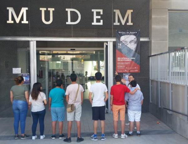 Visita al Museo del Enclave de la Muralla (MUDEM) realizada por los menores atendidos en 'Arrui' de Molina de Segura (Murcia). Fundación Diagrama.