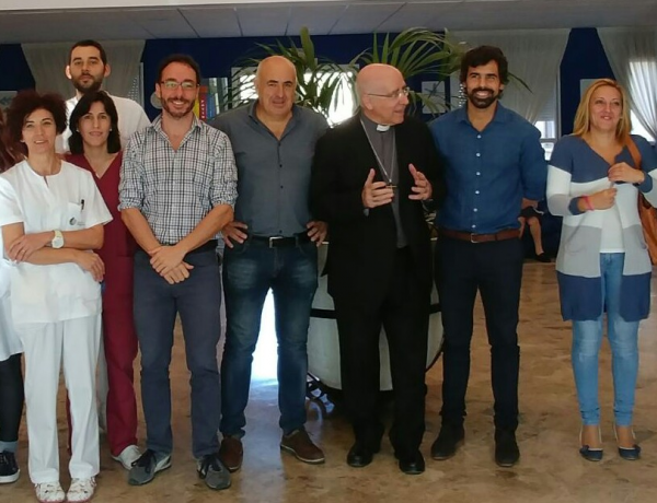 Visita del Obispo de Huelva junto al alcalde de la localidad de Nerva, José Antonio Ayala, y numerosos representantes del Ayuntamiento, al centro sociosanitario 'María de la Paz' de Nerva (Huelva). Andalucía. Fundación Diagrama 2017.