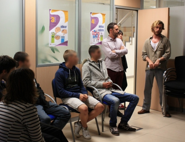 El actor Pablo Rivero anima a los jóvenes del Programa de Medio Abierto de Madrid a esforzarse para conseguir sus metas