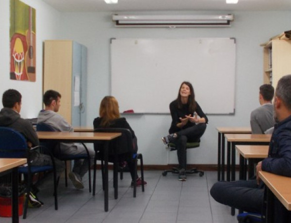 Los menores atendidos en el Centro Socioeducativo Juvenil de Cantabria reciben la visita de la campeona olímpica Ruth Beitia. Fundación Diagrama. Cantabria 2018.