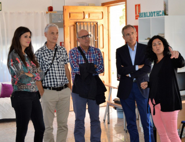 Visita del secretario general de Familia e Igualdad de Oportunidades de la Región de Murcia, Manuel Marcos, y la directora general de Familia y Políticas Sociales, Miriam Pérez a los centros 'La Zarza' y 'Los Pinos'. Fundación Diagrama. Murcia 2017.