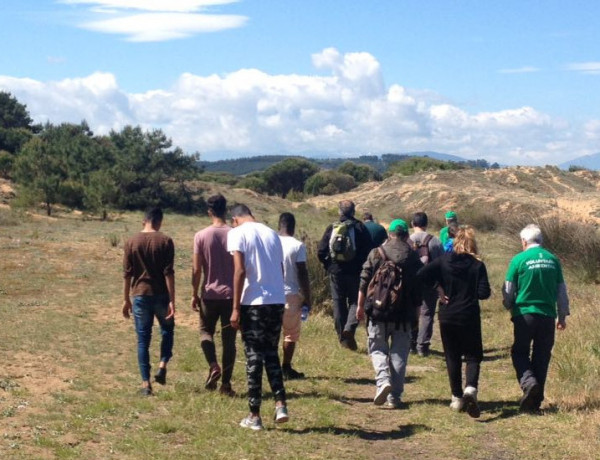 Voluntario medioambiental en las playas de Liencres. 'El Acebo' (Santander). Fundación Diagrama.