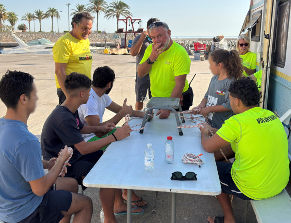 Voluntaris de la Mar enseña técnicas de seguridad y salvamento a jóvenes de ‘Torrent III’ 