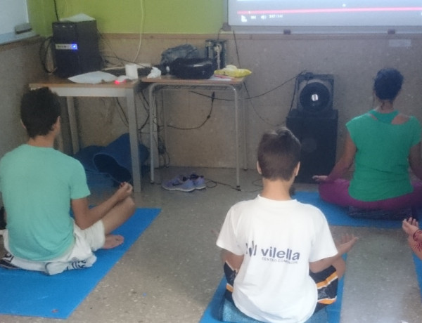 Taller de yoga. Menores del centro 'Campanar' (Valencia). Fundación Diagrama.