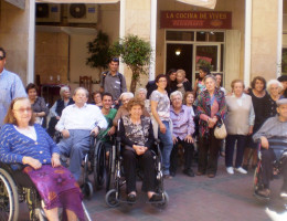 Las personas mayores de las Residencias ‘Nuevo Azahar’ y ‘Altavida’ visitan la Catedral de Murcia
