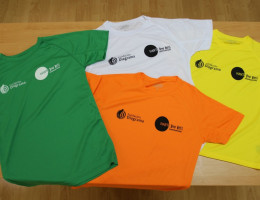 El centro de reeducación ‘La Villa’ de Villena (Alicante) elabora las camisetas para la Escuela Sociodeportiva de Sandiara (Senegal)