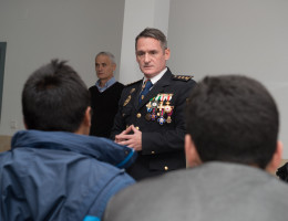 Visita del comisario jefe Ignacio del Olmo al centro 'La Zarza' de Fundación Diagrama.