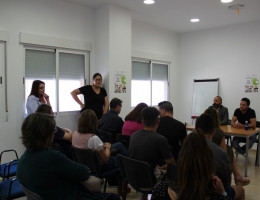 Actividad de mentoring en la sede del programa 'Impulso' de Murcia. Fundación Diagrama.