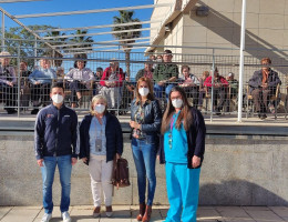 La alcaldesa de Archena, Patricia Fernández, visita junto a otras autoridades locales a las personas mayores de la residencia ‘Nuevo Azahar’.