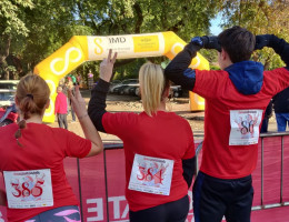 Dos chicas y un chico de Los Alcores, momentos antes de la carrera