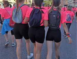 Las tres jóvenes de Mariano Ribera, durante la Carrera de la Mujer