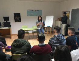 David Timor e Ivana Andrés comparten sus experiencias personales y profesionales en el fútbol de élite con los jóvenes del centro ‘Anassim’ (Valencia). Fundación Diagrama. Comunidad Valenciana 2020. 