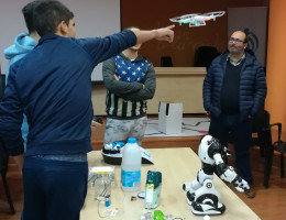 Los menores atendidos en el centro ‘Las Lagunillas’ de Jaén celebran una jornada científica realizando numerosas actividades educativas. Fundación Diagrama. Andalucía 2018.