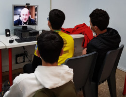 Entrenador y jugadores del Jaén Paraíso Interior Fútbol Sala comparten un encuentro virtual con jóvenes atendidos por Fundación Diagrama