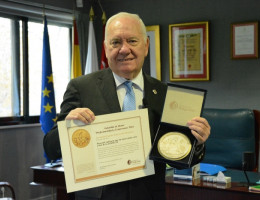 Consejo General de Colegios Oficiales de Enfermería. Galardón de Honor 'Profesionalidad y Compromiso' 2021. Fundación Diagrama.