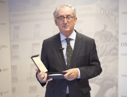 Consejo General de Colegios Oficiales de Médicos. Galardón de Honor 'Profesionalidad y Compromiso' 2021. Fundación Diagrama.