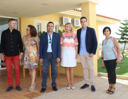 La Consejera de Familia de la Región de Murcia visita a los residentes del Centro Sociosanitario ‘Altavida’ de Abanilla