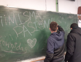 Iria Saeta y Jennifer Lores, jugadoras de la Selección Española de Fútbol Sala Femenino, visitan a los menores del centro ‘Monteledo’ de Ourense