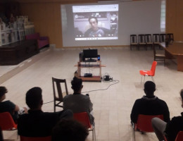 Jóvenes atendidos por Fundación Diagrama en la Comunidad Valenciana participan en un taller de educación emocional con Javier Iriondo