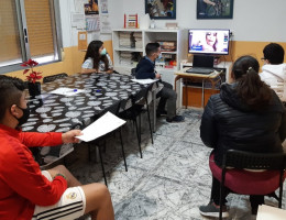 Los jóvenes de los centros ‘Anassim’ (Valencia) y ‘Lucentum (Alicante) comparten una charla telemática de sensibilización con Adriana Macías