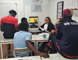 Charla de sensibilización con menores migrantes en el hogar Los Hoyos