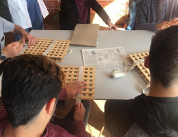 Los menores atendidos en el centro ‘El Limonar’ de Alcalá de Guadaíra (Sevilla) llevan a cabo un taller botánico en la Universidad de Sevilla. Fundación Diagrama. Andalucía 2019. 