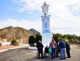 Las personas atendidas en la Residencia ‘Altavida’ de Abanilla recorren algunos de los enclaves naturales más representativos de la Región de Murcia