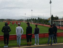 El Real Sporting de Gijón recibe en sus instalaciones a los menores de la Unidad Residencial ‘El Acebo’ de Santander