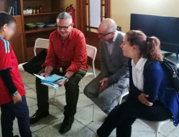 Los jóvenes del centro de acogida de Massamagrell reciben la visita del alcalde de la localidad y de un profesional de la Fundació Valencia C.F. Fundación Diagrama 2018. Comunidad Valenciana. 