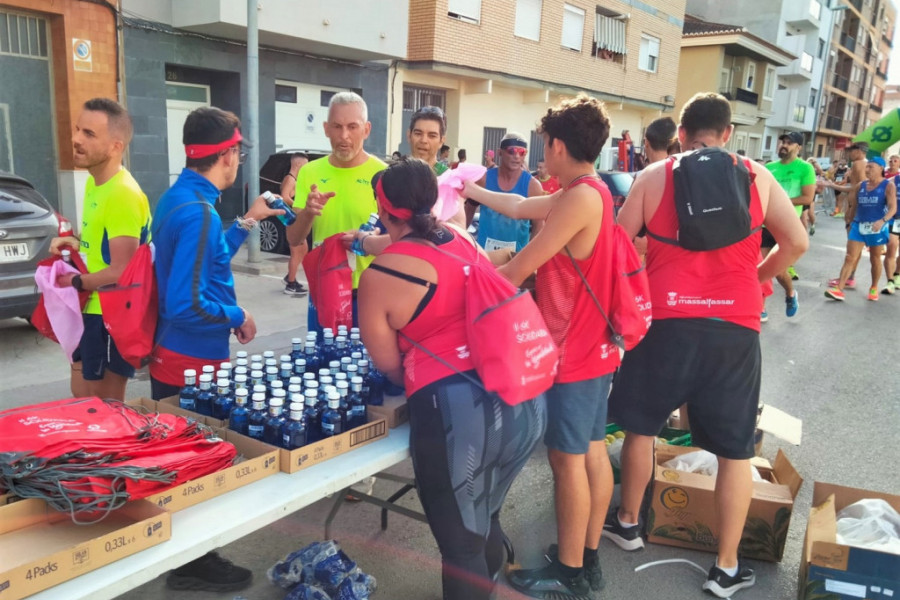 Jóvenes de la residencia ‘Anassim’ de Llanera de Ranes (Valencia) colaboran en una carrera solidaria a favor de la AECC
