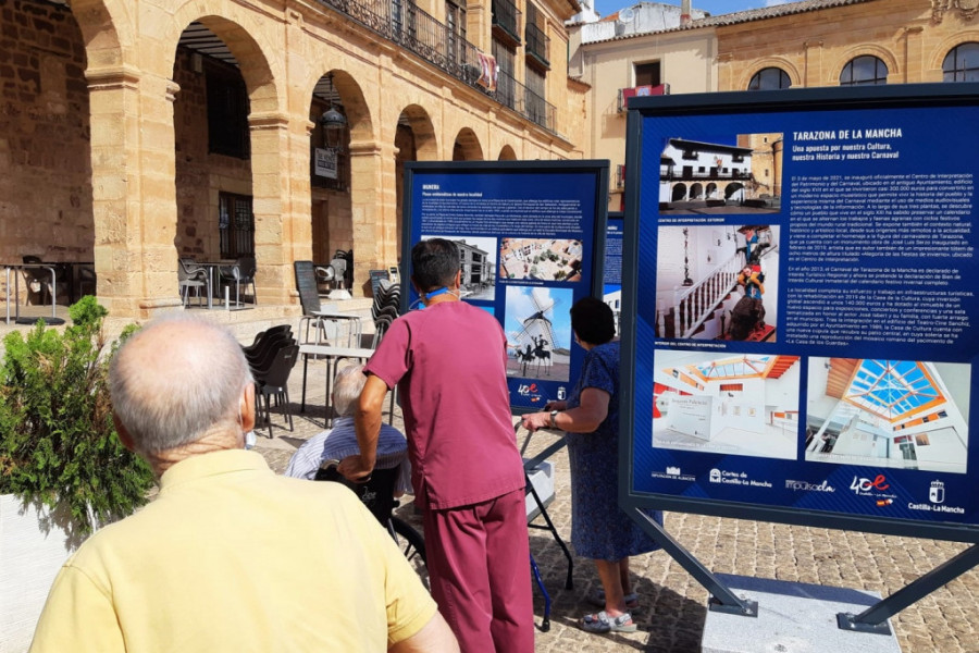 Las personas mayores de la residencia ‘Nuestra Señora de Cortes’ realizan distintas visitas culturales a exposiciones en Alcaraz (Albacete)