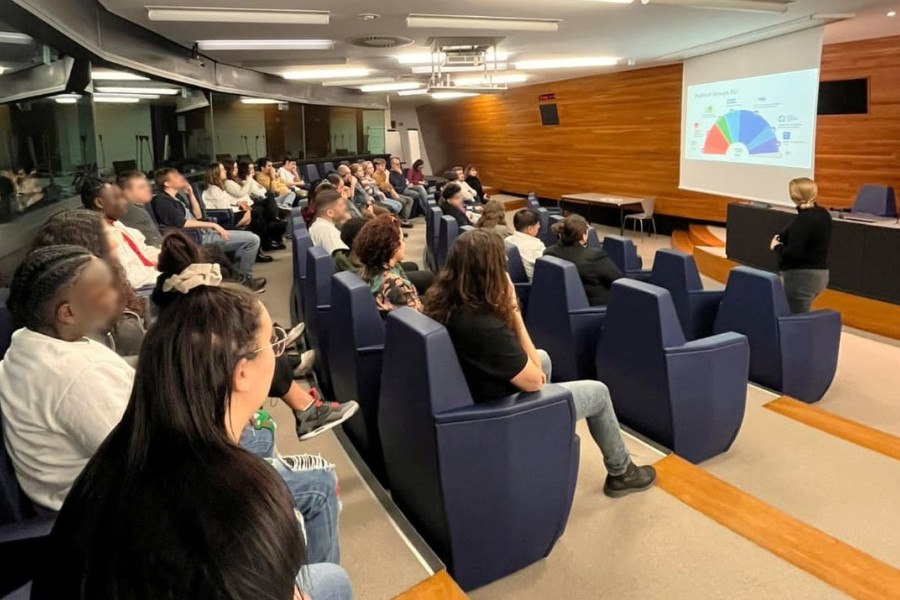 El grupo de jóvenes, durante uno de los actos en el Parlamento Europeo